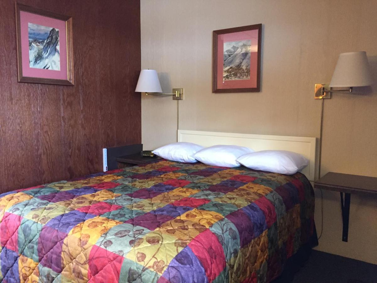 Indianhead Motel Ironwood Bagian luar foto