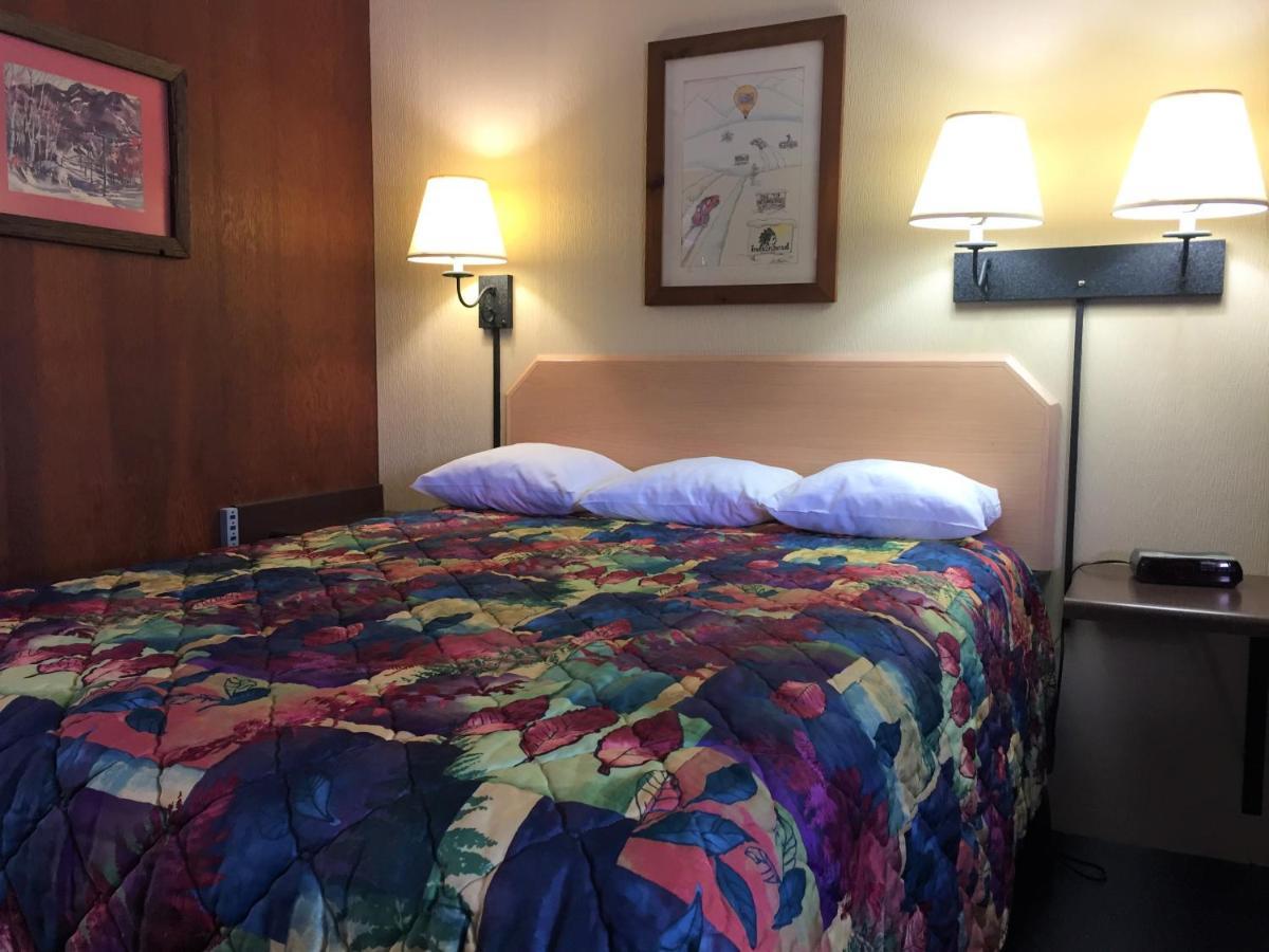 Indianhead Motel Ironwood Bagian luar foto